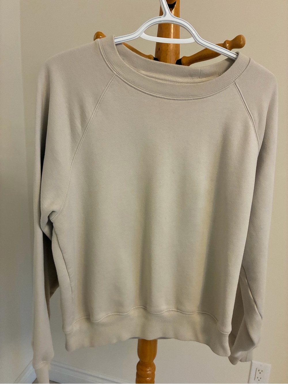 Aritzia Wilfred Light Stone Crewneck Sweatshirt